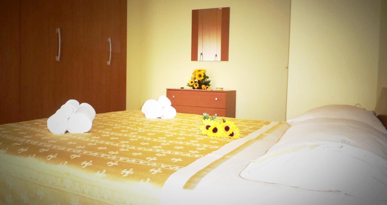 Il Girasole Bed & Breakfast วีโบ วาเลนเซีย ภายนอก รูปภาพ